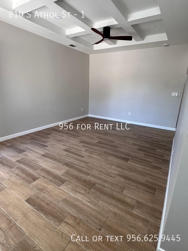 Building Photo - 810 S Athol St