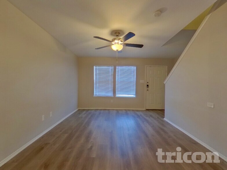 Building Photo - 1625 Emily Ln