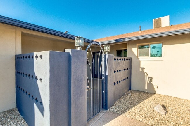 Building Photo - 4 Bedroom, 3 Baths, includes 2 Master Suites Just 1-Mile from ASU