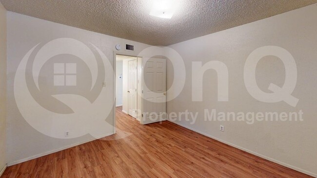 Building Photo - 410 Bryan St