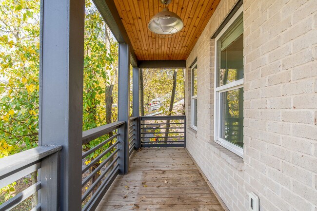 Building Photo - 336 Vivelle Ave