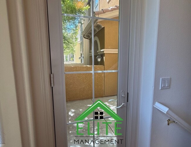 Building Photo - Prime location in Communications Hill with...