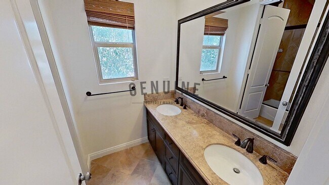 Building Photo - Spacious 3Bd 2.5Ba 2 Story Home w/ Fabulou...
