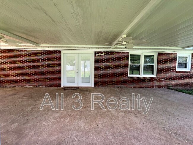 Building Photo - 950 Hillman St