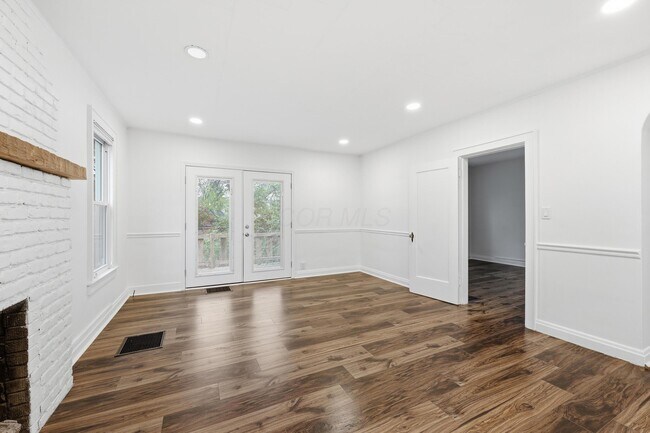 Building Photo - 557 E Weisheimer Rd