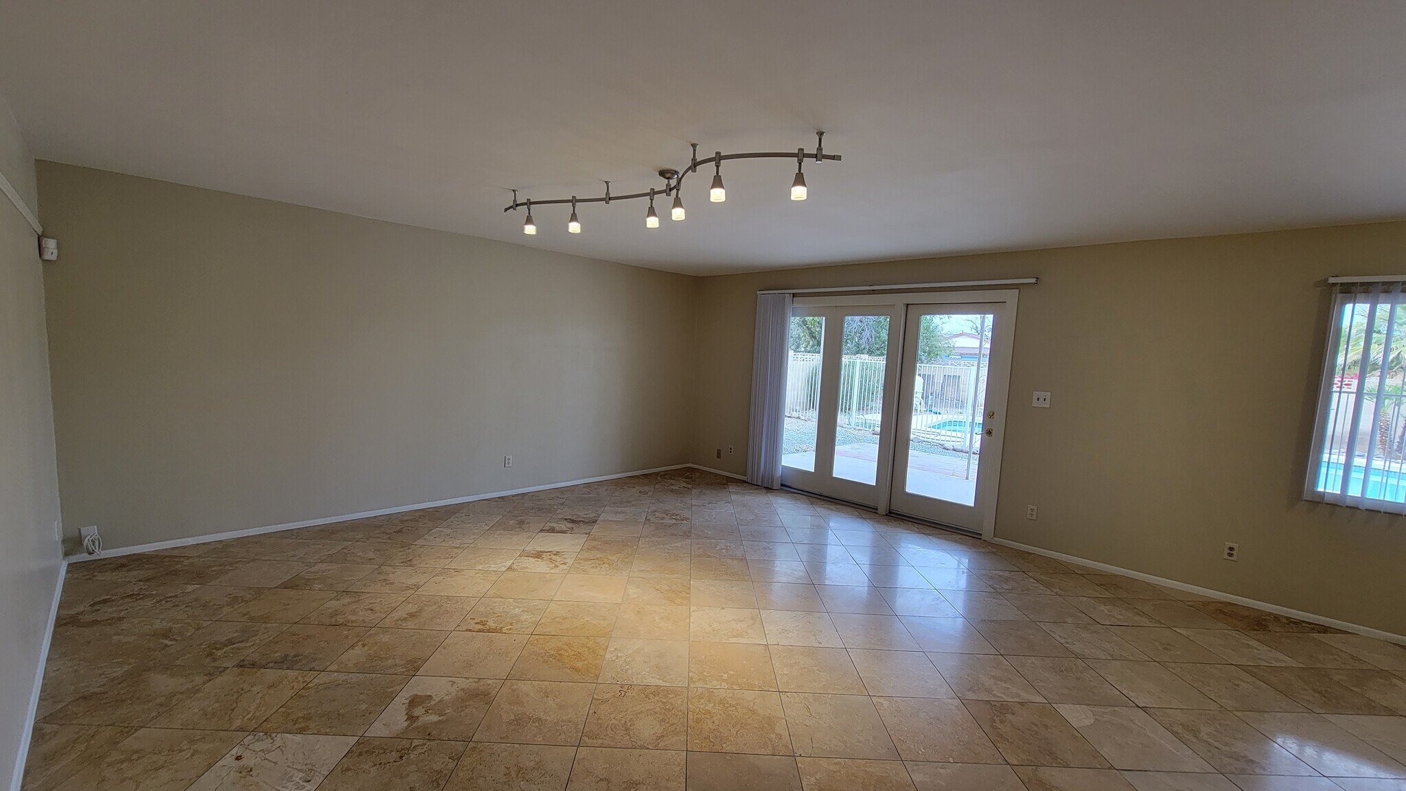 Building Photo - 1328 E Hermosa Dr