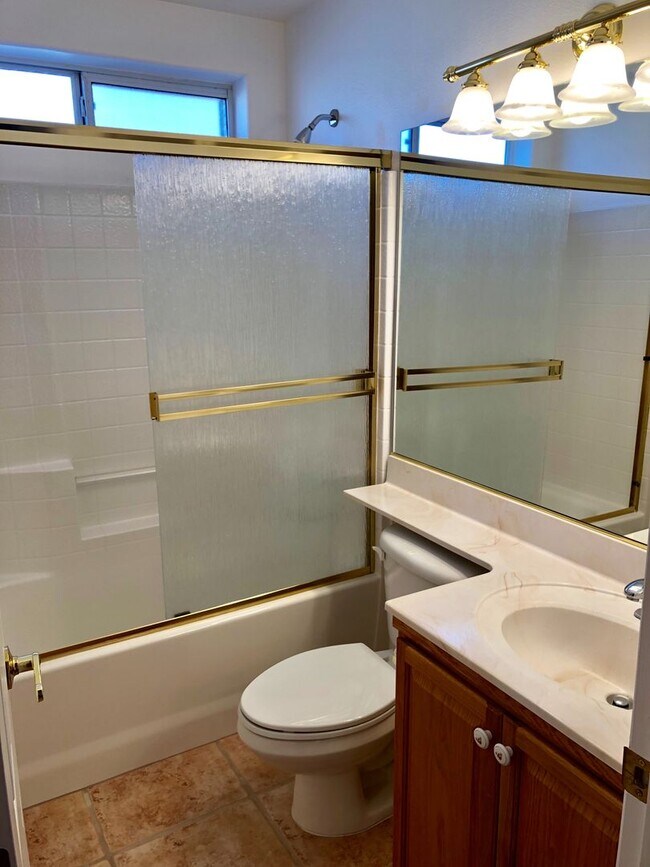 Building Photo - Great Home 3 Bedroom Home in Beautiful Nei...