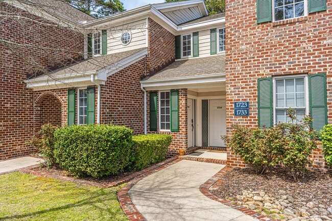 Building Photo - 1733 Woodbrooke Dr