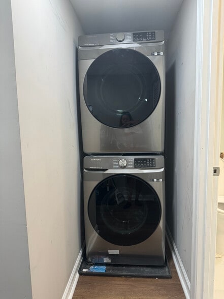 Building Photo - 221 Fallsway Ln