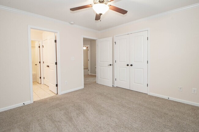 Building Photo - 1540 Edgewater Ln