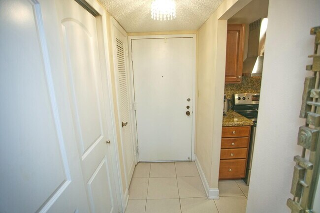 Building Photo - 1009 N Ocean Blvd