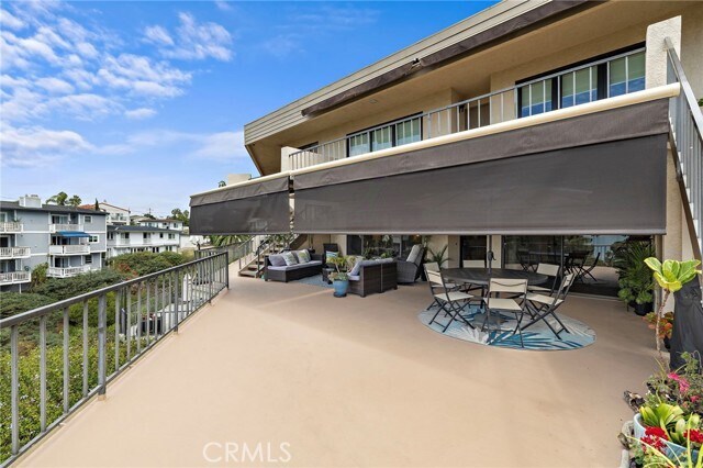 Building Photo - 320 Encino Ln