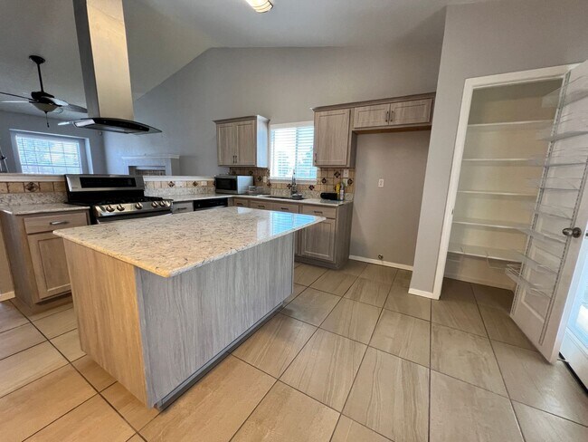 Building Photo - Beautiful East Side Home-Prime Location!
