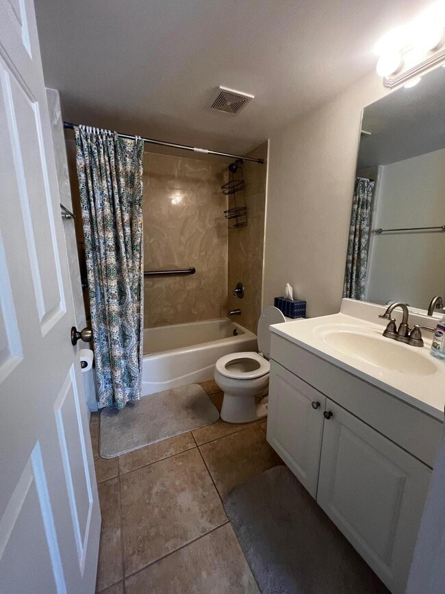 Building Photo - 11195 Roseland Rd