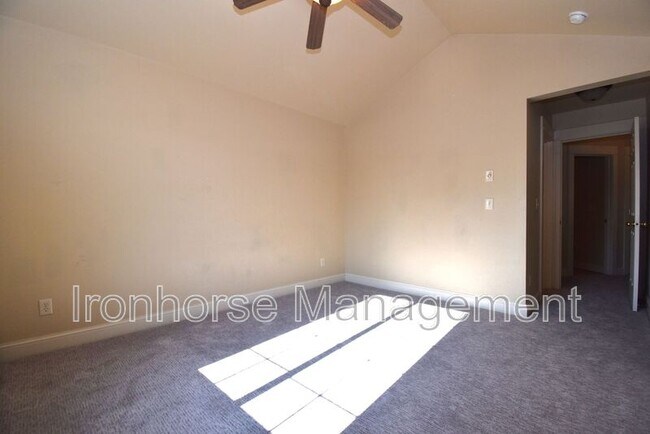 Building Photo - 623 Westgate Ave