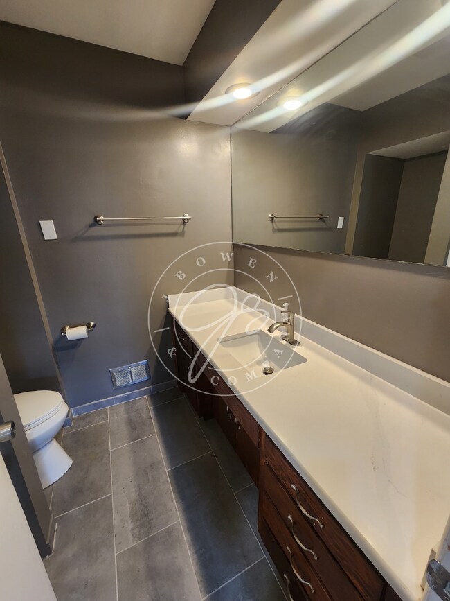 Building Photo - Charming 2-Bed, 2-Bath Condo with many upd...