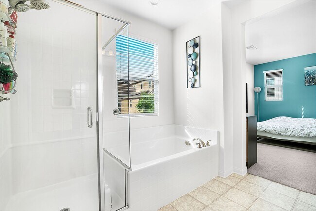 Building Photo - Beautiful 5 Bedroom Custom-Built Home in C...