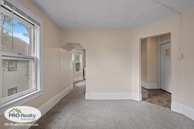 Building Photo - 3328 5th Ave S