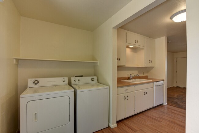 Building Photo - 806 Campbell St