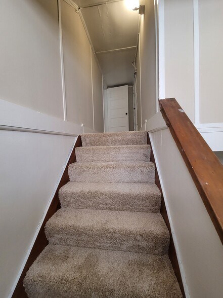 Building Photo - 2541 N Lake Dr