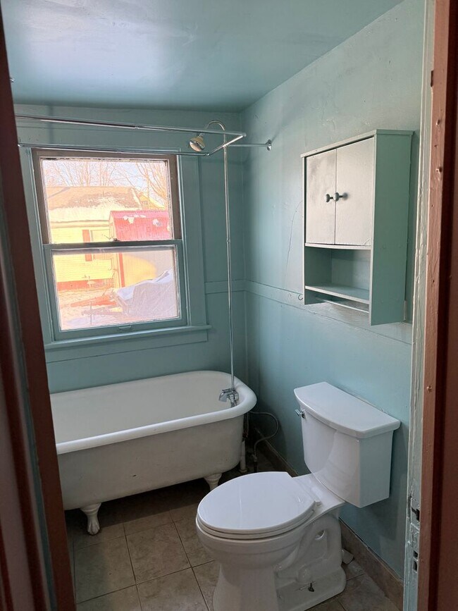 Building Photo - 807 Williams St