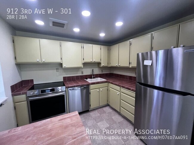 Building Photo - 912 3rd Ave W