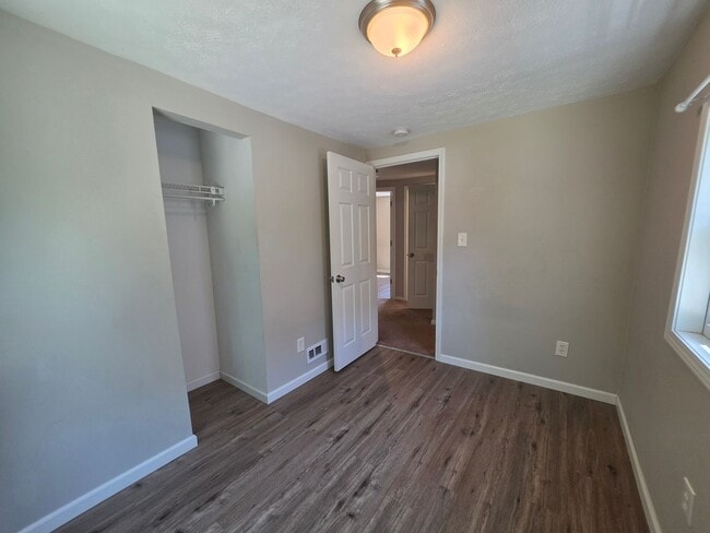 Building Photo - 454 Kling St