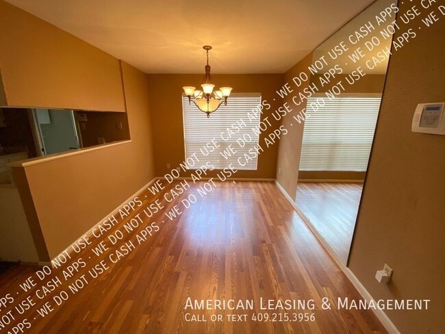 Building Photo - 945 Sunmeadow Dr