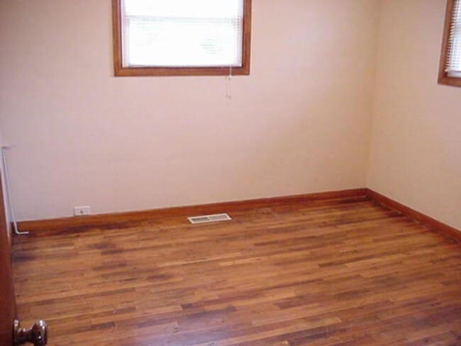 Building Photo - 3Bd/1Ba Single Story House - Available to View!