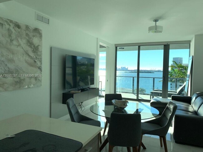 Building Photo - 650 NE 32nd St