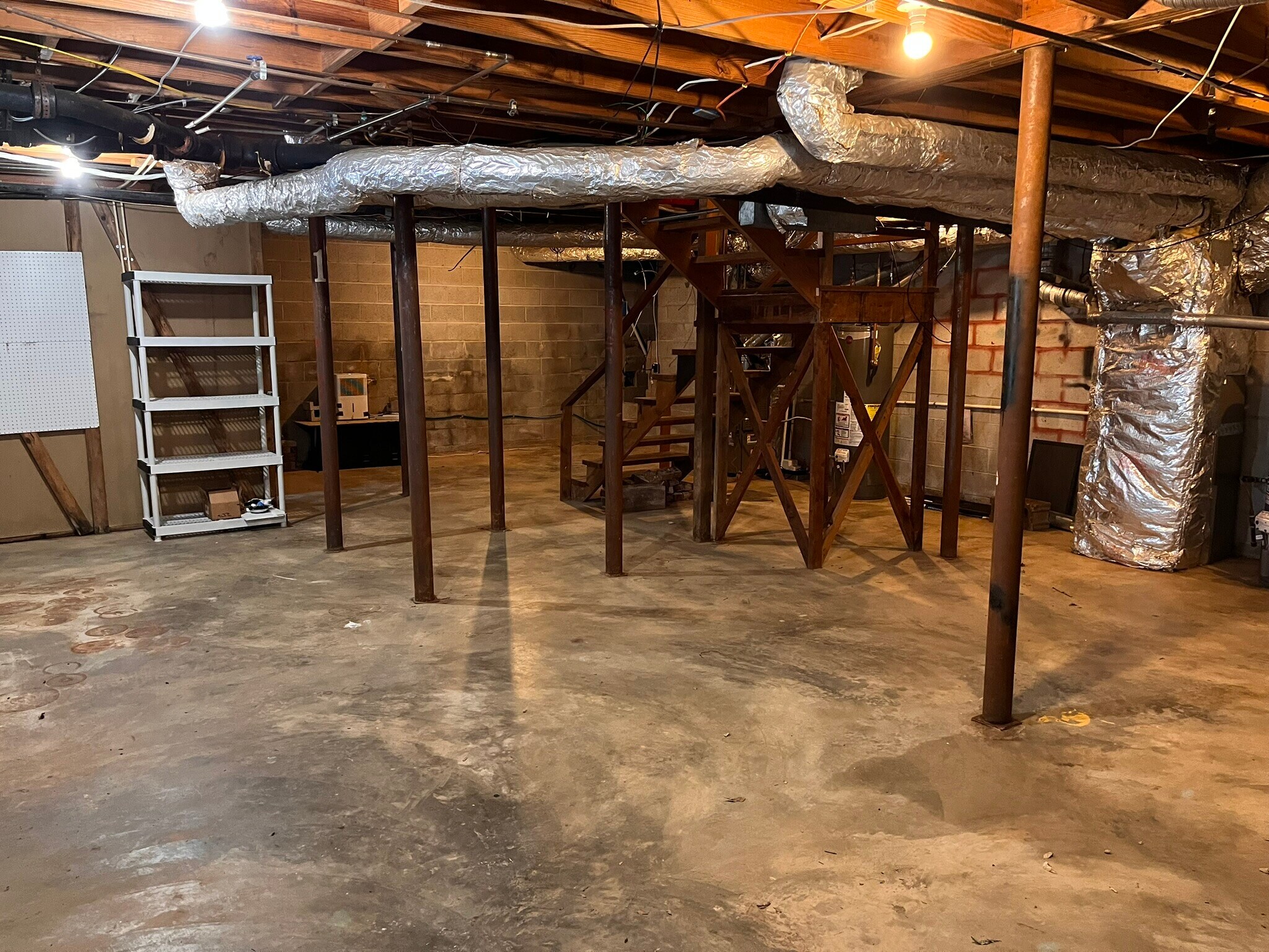 Daylight basement area. - 1405 Southland Vista Ct NE