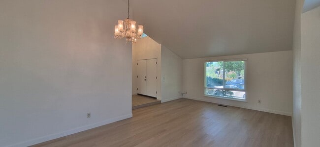 Building Photo - 5023 Oakbrook Cir