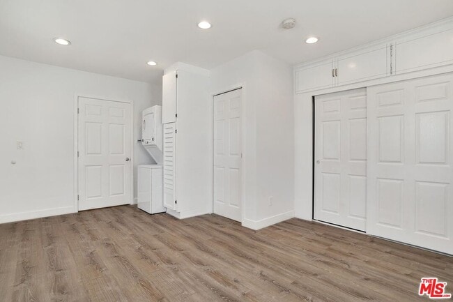 Building Photo - 1735 S Carmelina Ave