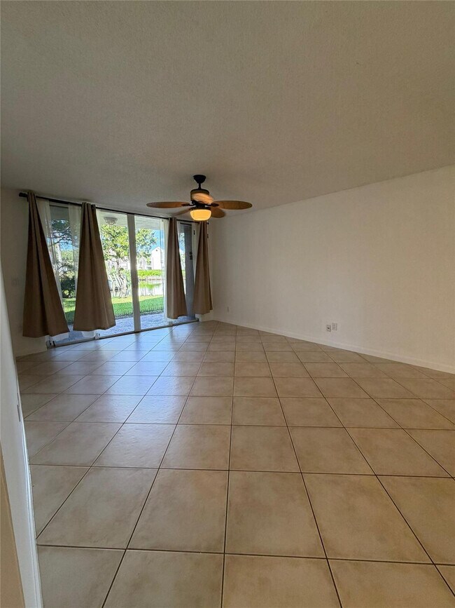 Building Photo - 2731 Ocean Club Blvd