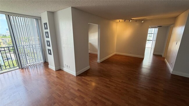 Building Photo - 17021 N Bay Rd