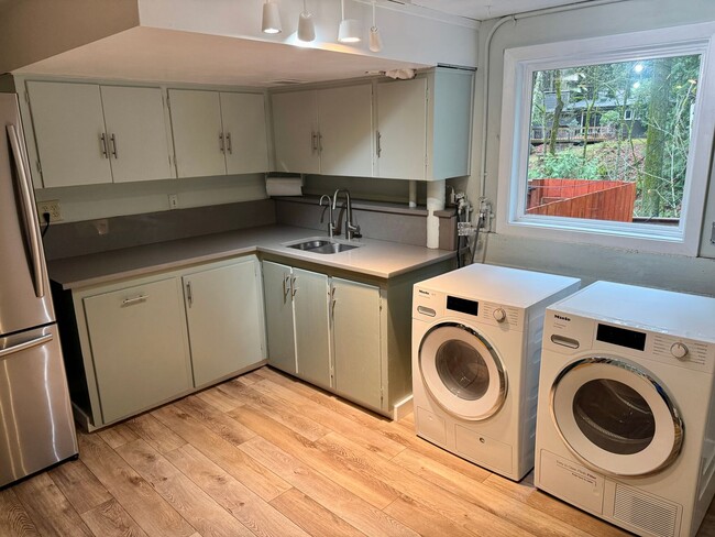 Building Photo - Super Cool Mid-Century Mod Meets Modern Updates and Amazing Pool