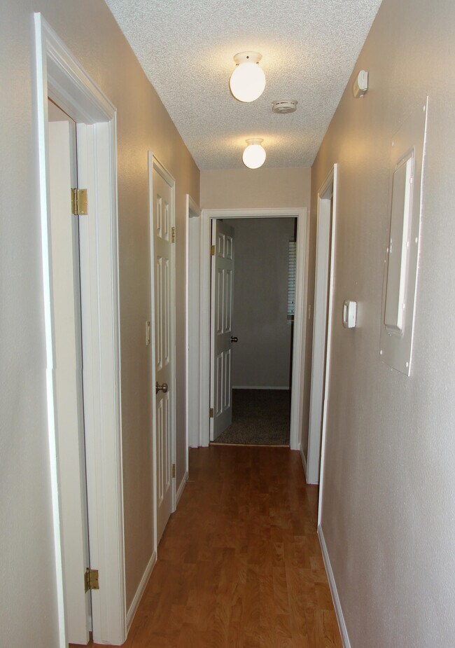 Building Photo - 331 Sundance Cir N