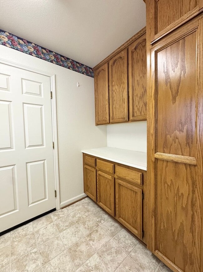 Building Photo - Beautiful Country Heights House