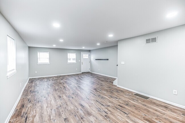 Building Photo - 203 Ford St