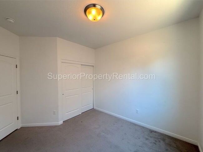 Building Photo - Darling 4 bed, 2 bath home w/2 car garage