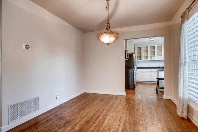 Building Photo - Charming 2 BR / 1 Bath in highly desirable Terrell Heights of San Antonio!