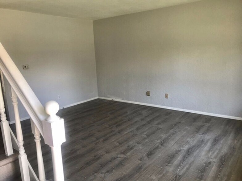 Building Photo - 1309 W Chestnut St