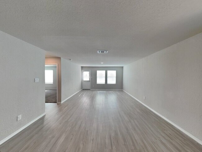 Building Photo - 144 Hollywood Dr