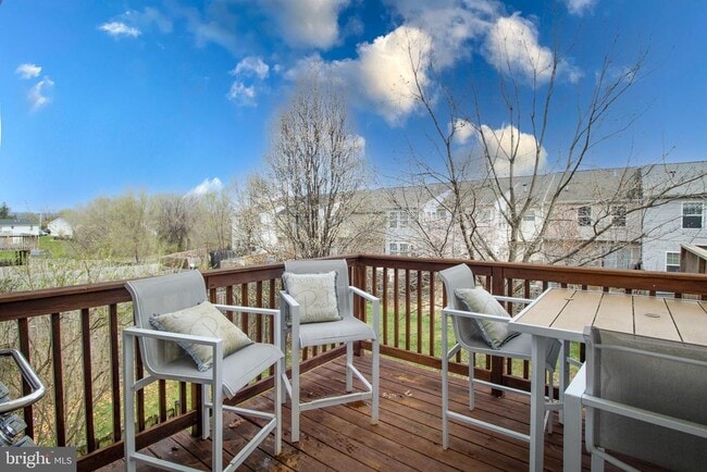 Building Photo - 113 Aero St