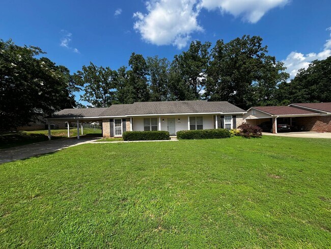 Building Photo - Beautiful New to Market!
