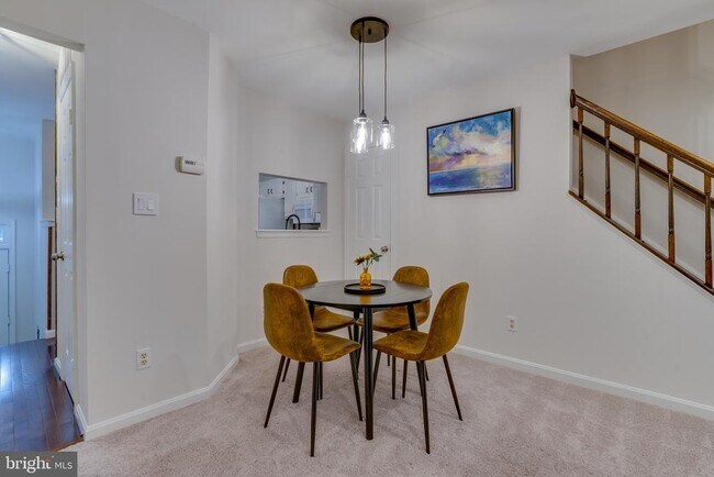 Building Photo - 3700 Roxbury Ln