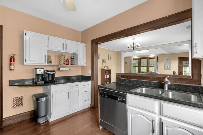 Building Photo - 366 Berkeley Rd