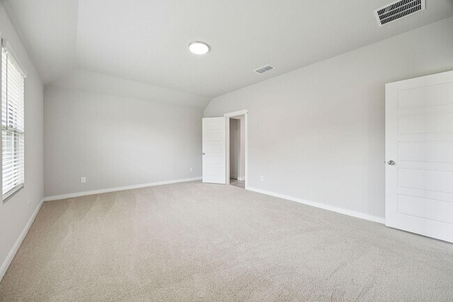 Building Photo - 523 Whispering Winds Trl