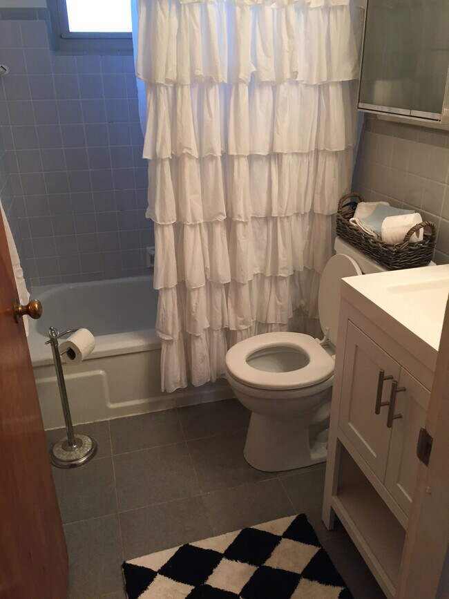 Building Photo - 9490 Wynnecrest Dr