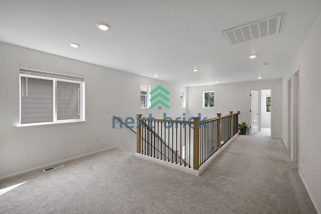 Building Photo - Spacious 5-Bed Retreat with 3.5 Baths in Beautiful Bothell – 2,989 Sq Ft of Comfort & Style!